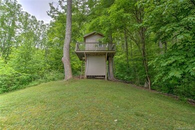 Treehouse - bunk beds and electricity with storage