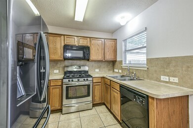 8911 Doak Ln, Houston, TX 77075 - photo 6