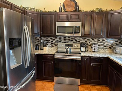 6916 Roseborough Ct, Louisville, KY 40228 - photo 3