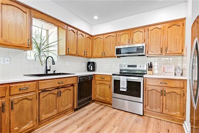 205 N Darrowby Dr, Raymore, MO 64083 - photo 5