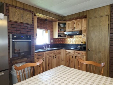 301 Freeman Rd unit 8, Central Point, OR 97502 - photo 3