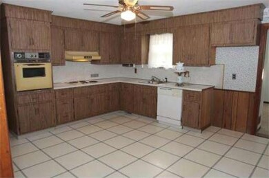 101 Hawthorn St, Newton, MA 02458 - photo 6