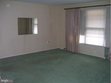 726 W Birchtree Ln, Claymont, DE 19703 - photo 3