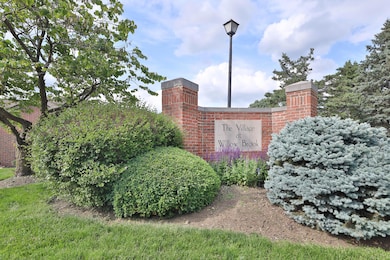 880-VillageBrookWay-01