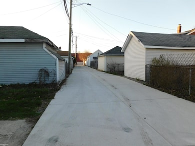 1456 Wayburn St, Grosse Pointe, MI 48230 - photo 4