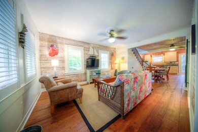 1104 Elgin Ln