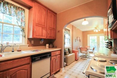 Beautiful Oak Cabinetry