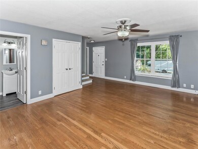 Living Room (18 x 15)