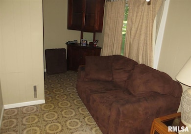 1738 W 49th St, Davenport, IA 52806 - photo 4