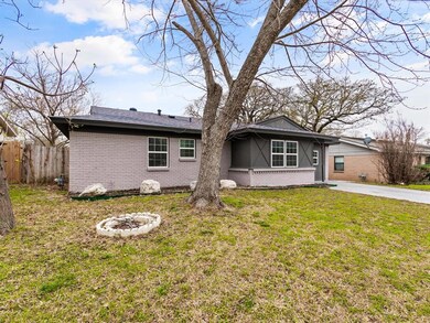 709 W Cedar St, Hurst, TX 76053 - photo 3
