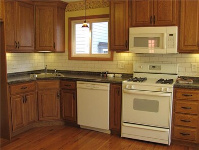 appliances included and showing very nice Pergo fl