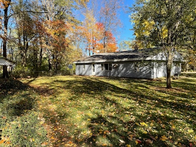 92430 Center St, Dowagiac, MI 49047 - photo 6