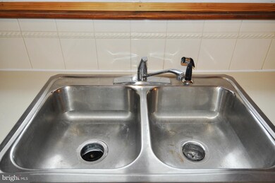 1220 Saint Andrews Way, Baltimore, MD 21239 - photo 6