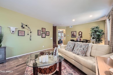 005 - 10 Living Room