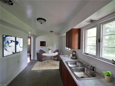 2080 Clermont Ave NE, Warren, OH 44483 - photo 5