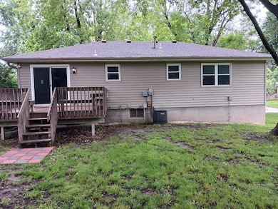 2912 Iva Dr, Independence, MO 64057 - photo 2