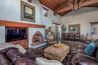 007_Living Room