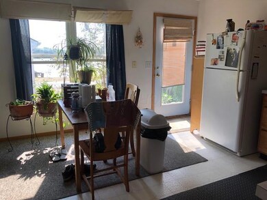 Kitchen eating area