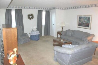 108 Woodstream Dr, Norristown, PA 19403 - photo 5