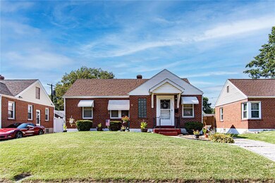 full view of home showing a well manicured lawn and spacious front yard