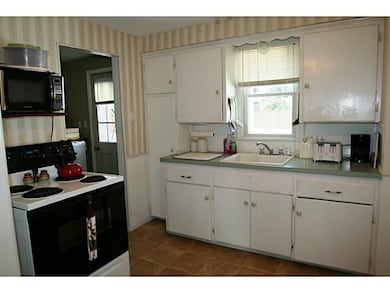 184 Humphrey St, North Tonawanda, NY 14120 - photo 4