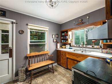 1538 Clark Rd, Charleston, WV 25314 - photo 5