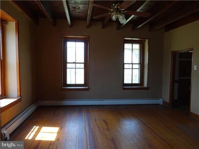 3827 Schuylkill Rd, Spring City, PA 19475 - photo 4