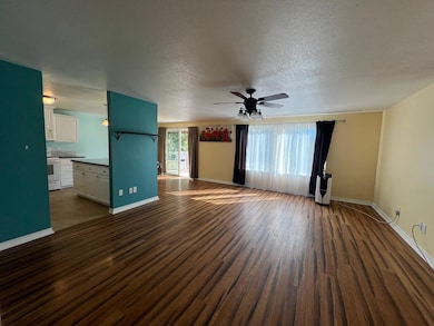 719 Newtown St, Medford, OR 97501 - photo 4