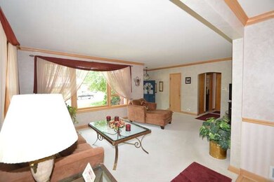 9851 Drury Ln, Westchester, IL 60154 - photo 4