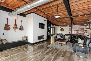 004-Living_Room-1894988-large