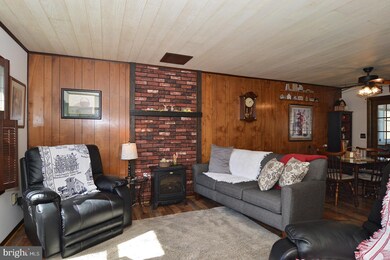 196 Gelsinger Rd, Reading, PA 19608 - photo 5