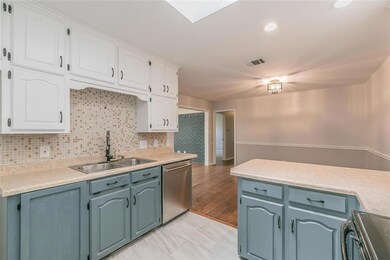 214 Mountainview Dr, Hurst, TX 76054 - photo 3