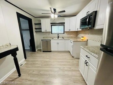 1304 Furlough Ave, High Point, NC 27260 - photo 3