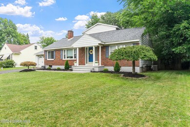 8 Silversmith Ln, Schenectady, NY 12306 - photo 2