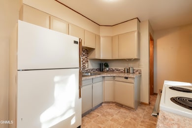 719 N 27th St, Bismarck, ND 58501 - photo 6