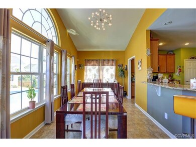Large Eat In area with Palladian windows