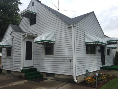 EXTERIOR SIDE / FRONT OF HOME