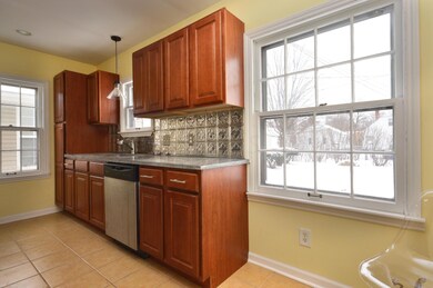 581 E Jeffrey Place, Columbus, OH 43214 - photo 4