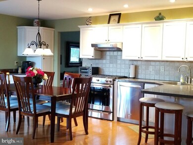 424 Locust Ct, Glassboro, NJ 08028 - photo 5