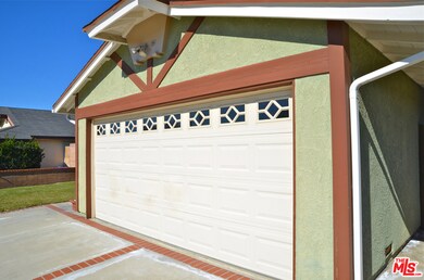 2 Car Garage Close-up