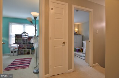 7207 Squirrel Run Ct, Springfield, VA 22152 - photo 3