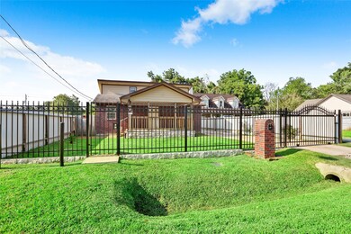 939 Glen Ave, Houston, TX 77088 - photo 5