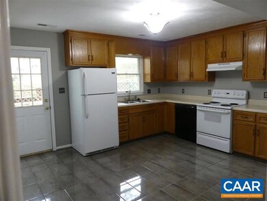 1388 5th St unit C, Waynesboro, VA 22980 - photo 2