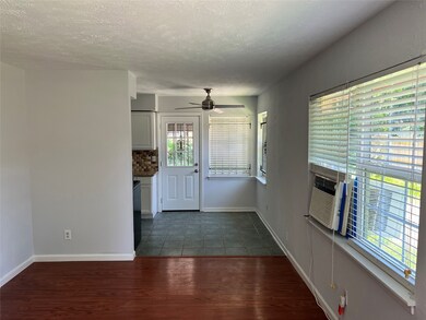 825 Prosper St unit B, Houston, TX 77088 - photo 4