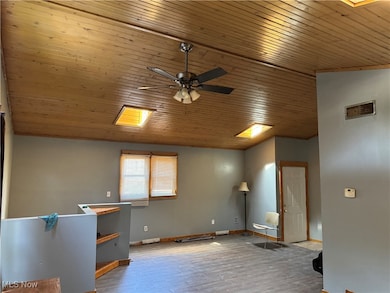 412 Elm St, Struthers, OH 44471 - photo 4