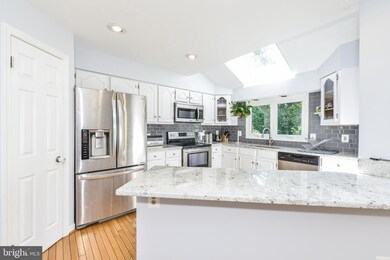 6868 Mclean Province Cir, Falls Church, VA 22043 - photo 3