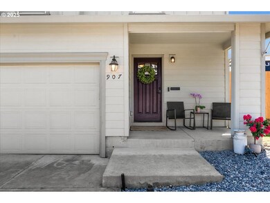 907 E 16th St, Lafayette, OR 97127 - photo 4