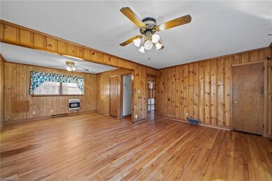 6910 Sunrise Dr, Greensboro, NC 27406 - photo 5