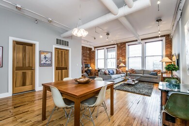 003-Living_Room-3860935-large