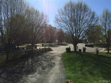 9748 Willow Glen Ln, Henrico, VA 23228 - photo 2